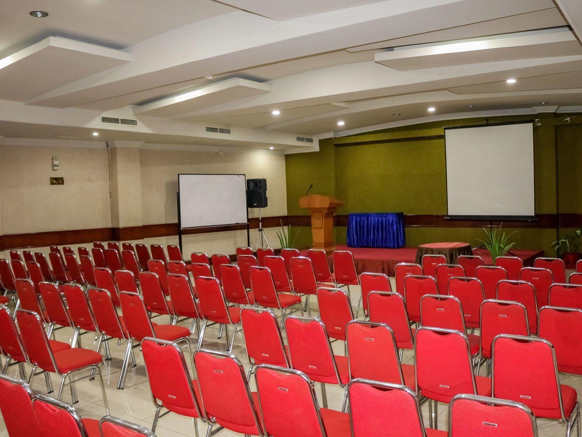 Antares Hotel Μεντάν Εξωτερικό φωτογραφία